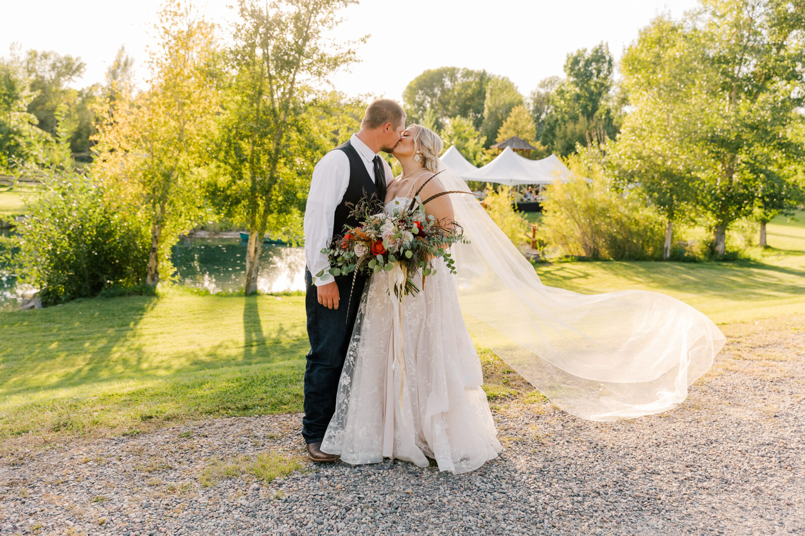 beautiful-labelle-lake-wedding-jacquesudbrock