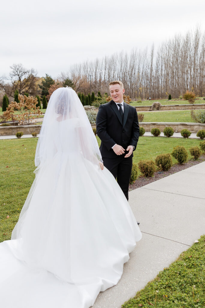 first look at Chateau des Fleurs Wedding